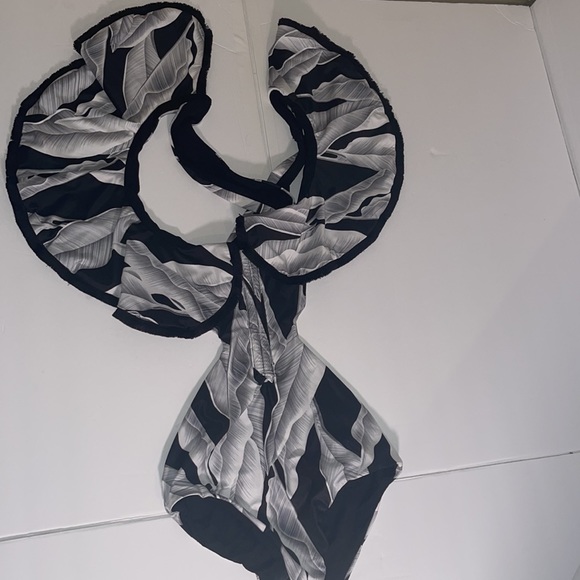 AZULU ruffle one piece Swimsuit New - Picture 11 of 11